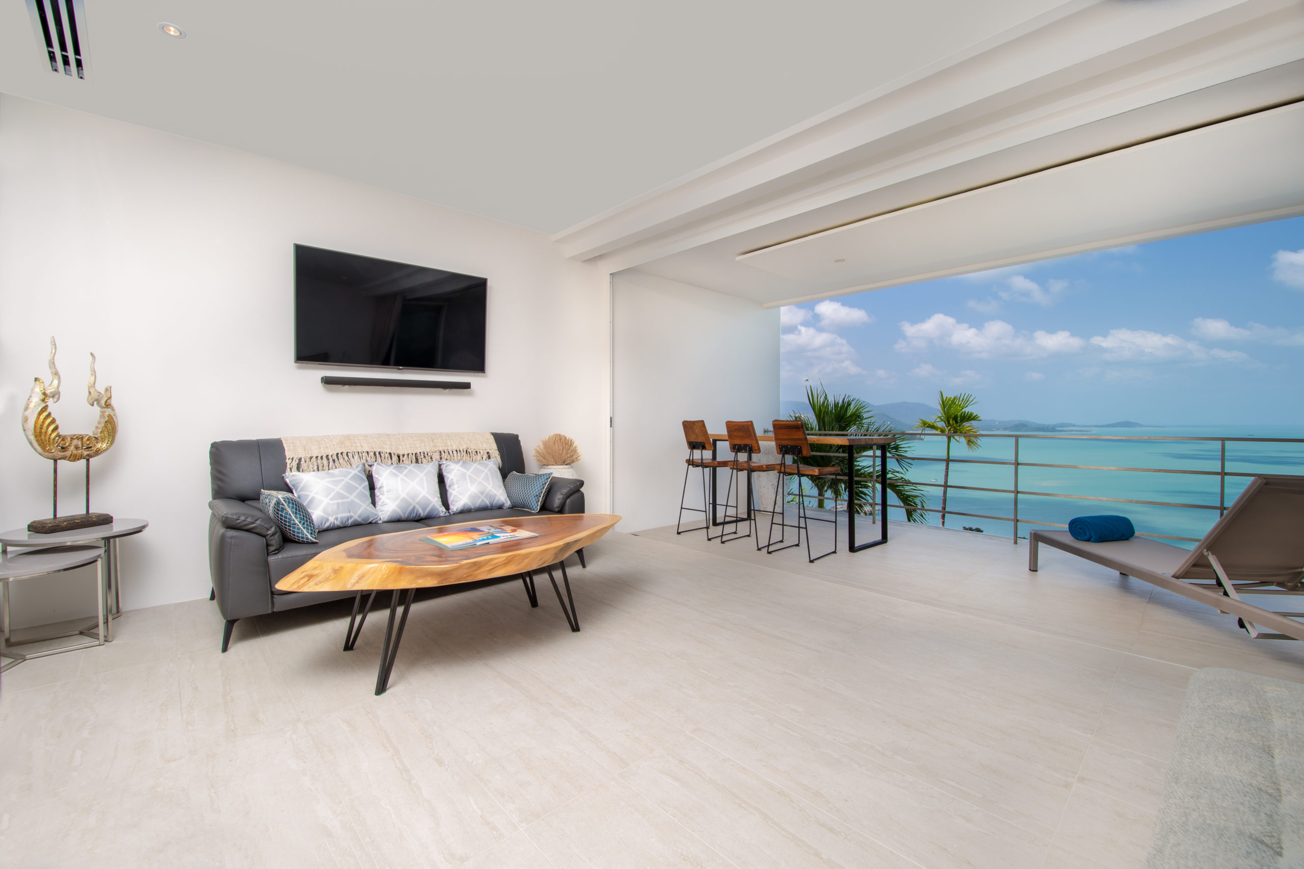 Luxury Sea View Apartment “H” @ UniQue Residences – Q8H - UniQue